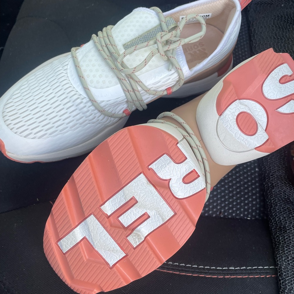 New with tags Sorel kinetic impact lace tennis shoe